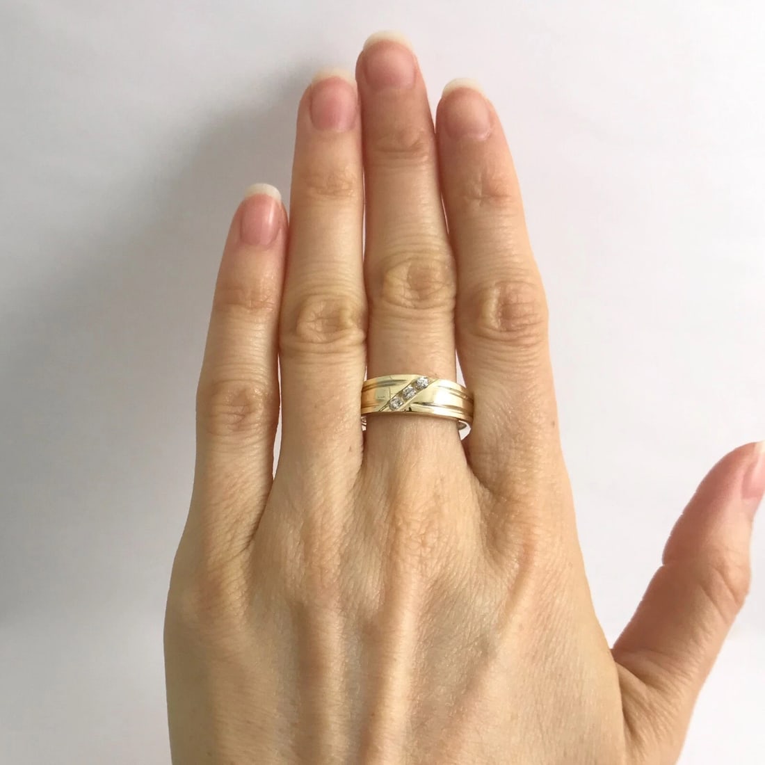 Men's 3-Stone CZ Cubic Zirconia Wedding Band Ring 14K Yellow Gold, 3.89 Grams - 2