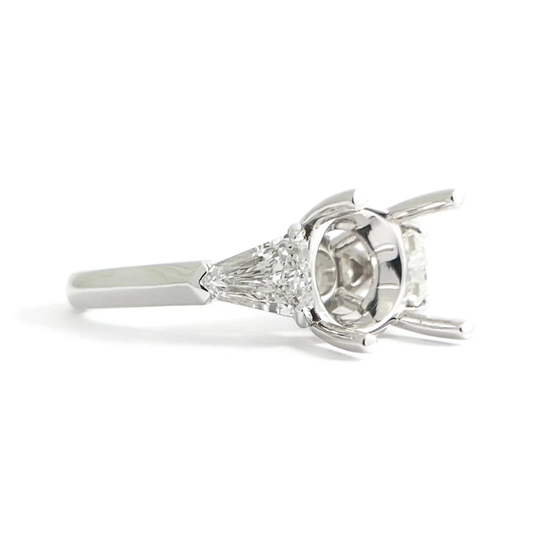 Shield Diamond Engagement Ring Setting Mounting 14K White Gold .75 CTW: Shield Diamond Engagement Ring Setting Mounting 14K White Gold .75 CTW This is a gorgeous diamond engagement ring mounting ready to house a diamond or gemstone of your choice. Please let us know if yo