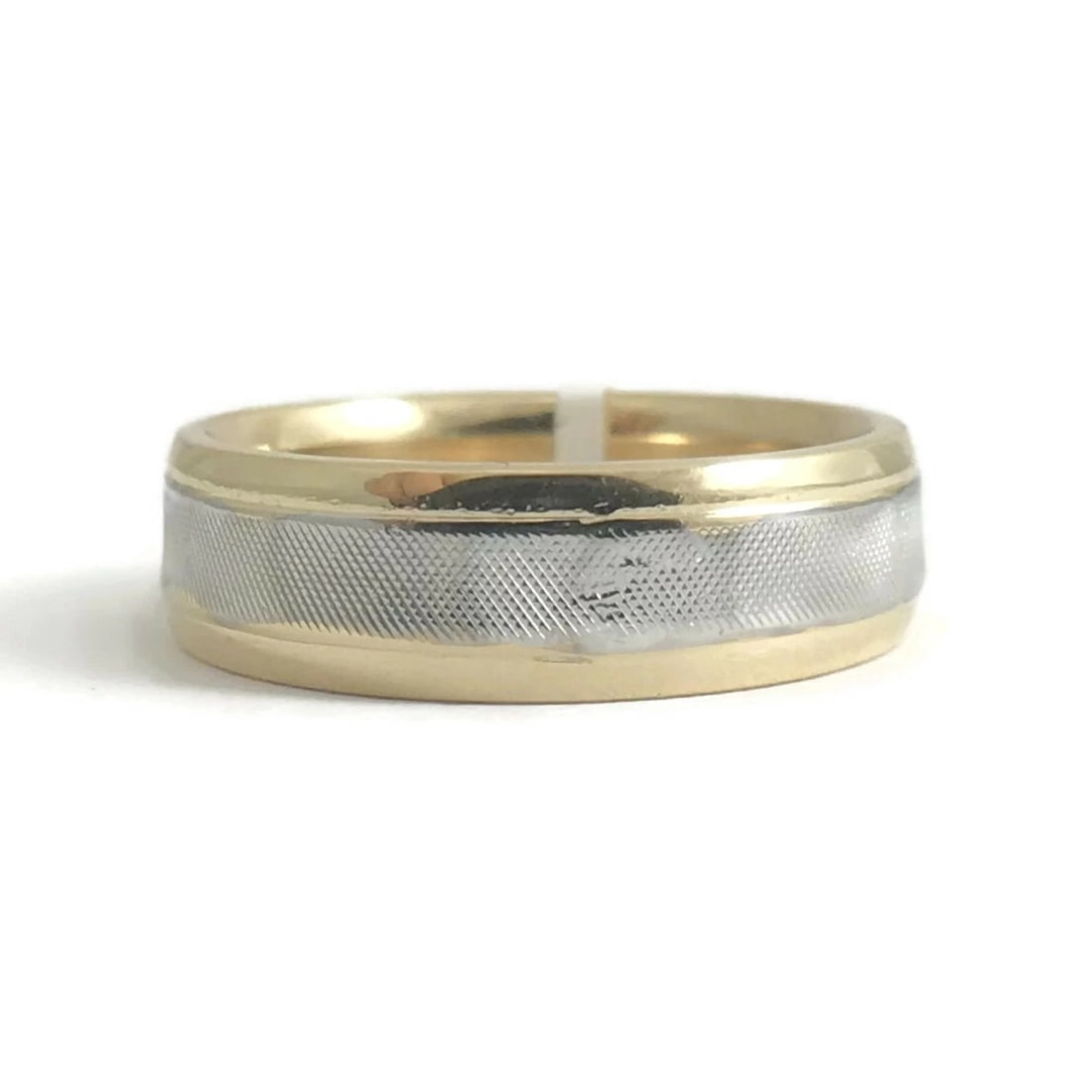 Men's Two-Tone Wedding Band Ring 14K Yellow White Gold Size 8, 5.9 mm, 7.6 Grams: Men's Two-Tone Wedding Band Ring 14K Yellow White Gold Size 8, 5.9 mm, 7.6 Grams This is a great classic ring that could be worn as wedding band. Please let us know if you have any questions. Metal: 1