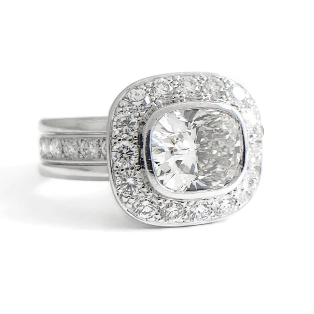 Cushion Diamond Bezel Halo Eternity Engagement Ring 18K White Gold, 3.30 CTW: Cushion Diamond Bezel Halo Eternity Engagement Ring 18K White Gold, 3.30 CTW This is a gorgeous diamond engagement ring! Please let us know if you have any questions! Diamonds: 3.30 ctw; 1 cushion