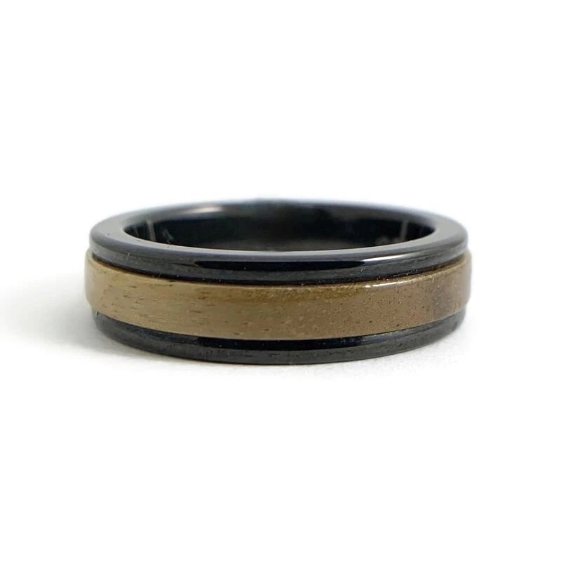 Men's Wood Insert Black Wedding Band Ring in Tungsten Size 10, 6 mm: Men's Wood Insert Black Wedding Band Ring in Tungsten Size 10, 6 mm This is a classic ring that could be worn as a wedding band or everyday ring. Please let us know if you have any questions. Brand: T