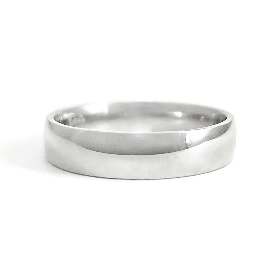 Men's Classic Comfort Fit Wedding Band Ring 14K White Gold, Size 11, 5 mm: Men's Classic Comfort Fit Wedding Band Ring 14K White Gold, Size 11, 5 mm This is a classic men's wedding band. Please let us know if you have any questions. Metal: 14K white gold Weight: 5.62 grams