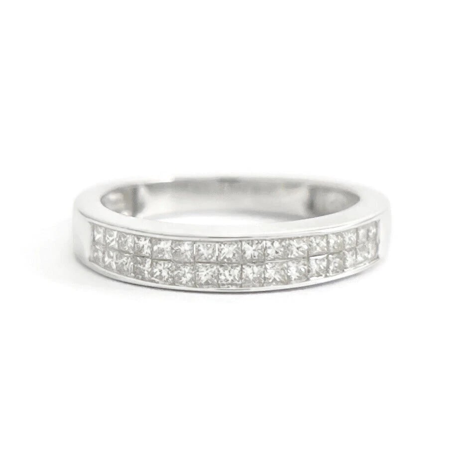 Princess Cut Invisible Set Diamond Ring Wedding Band 14K White Gold, 2.49 Grams: Princess Cut Invisible Set Diamond Ring Wedding Band 14K White Gold, 2.49 Grams This is a beautiful ring that could be worn as a wedding band or statement ring! Don't hesitate to ask any questions!