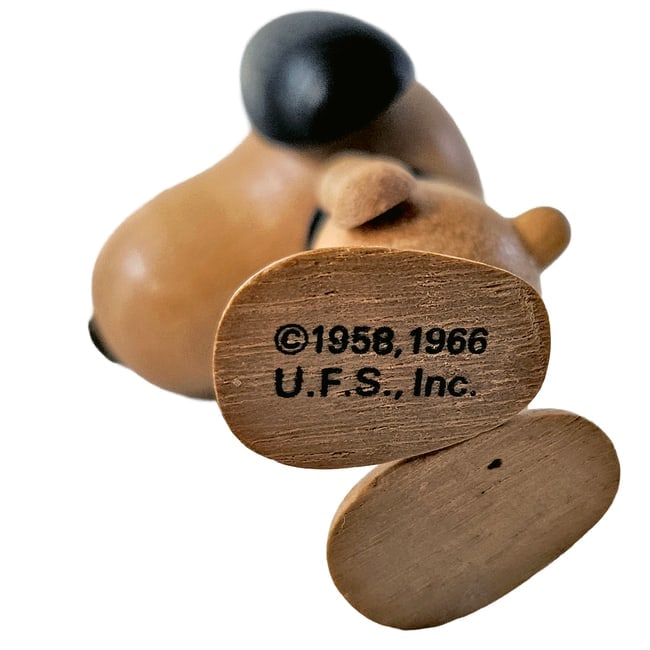 Vintage Wood Snoopy Coin Bank & Key Chain - 6
