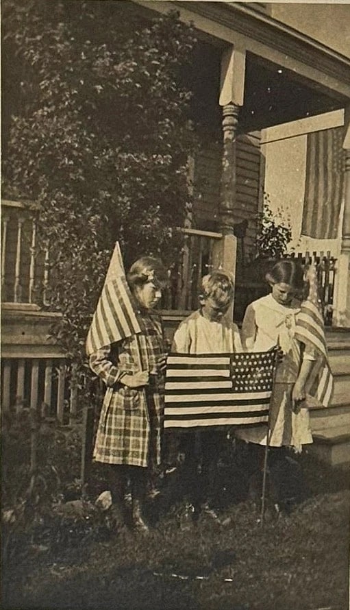 RPPC Real Photo Patriotic Postcard 3 Children w 45 Star American Flags Praying: Real photo patriotic postcard with an endearing image of 3 children holding American Flags. They appear to be praying. Probably a July 4th celebration. Image is sharp. Card is in very good condition