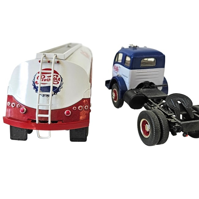 First Gear Pepsi-Cola 1953 White 3000 Tractor with Tanker Trailer - 7