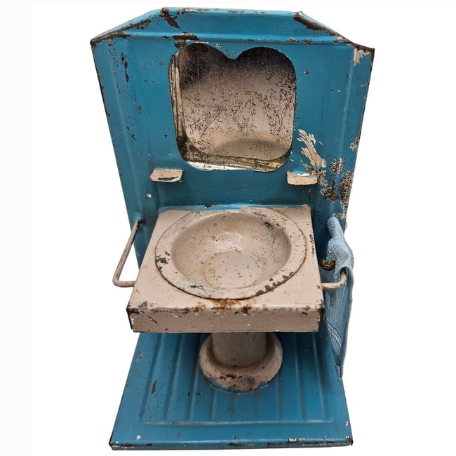 Vintage Miniatures Kitchen and Bath Items - 11