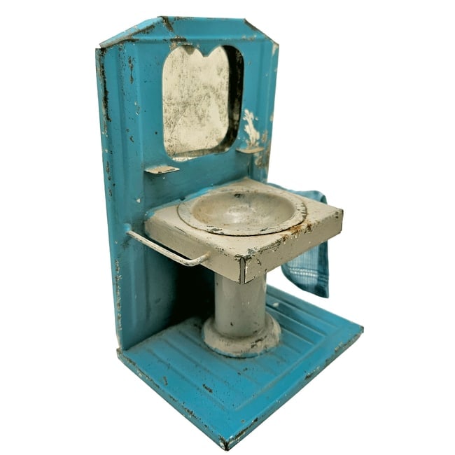 Vintage Miniatures Kitchen and Bath Items - 16