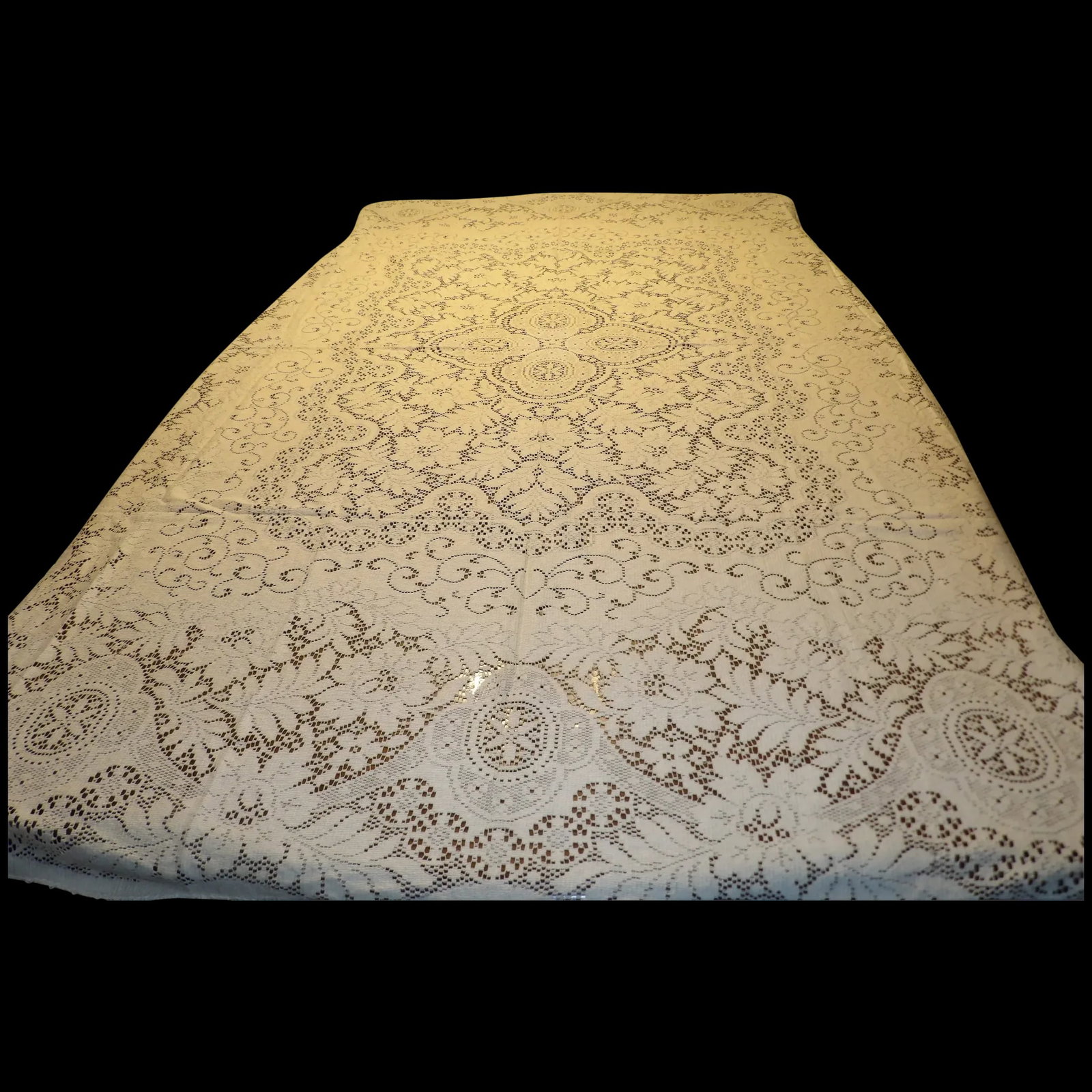 Lace Tablecloth Machine Made (1 of 8)