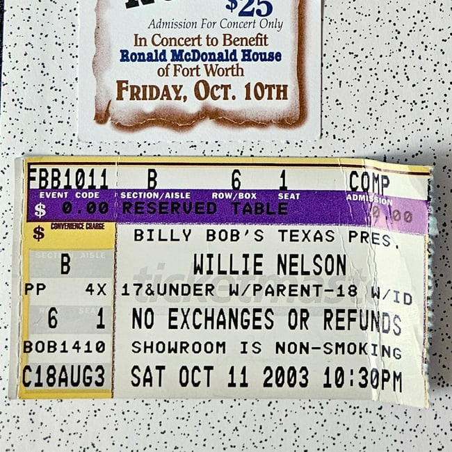 Willie Nelson Concert Photos Live at Billy Bob's Texas 10-11-2003 - 2