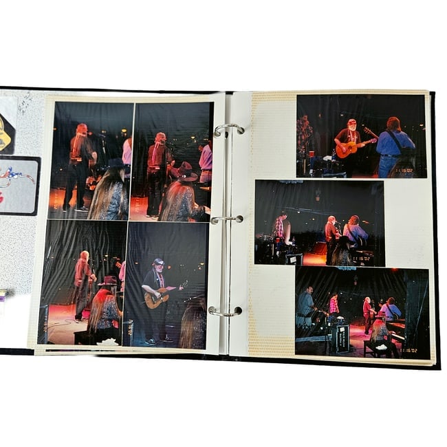 Willie Nelson Concert Photos Live at Billy Bob's Texas 10-11-2003 - 7