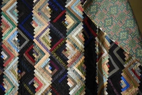 Graphic Straight Furrows Log Cabin Quilt - 10