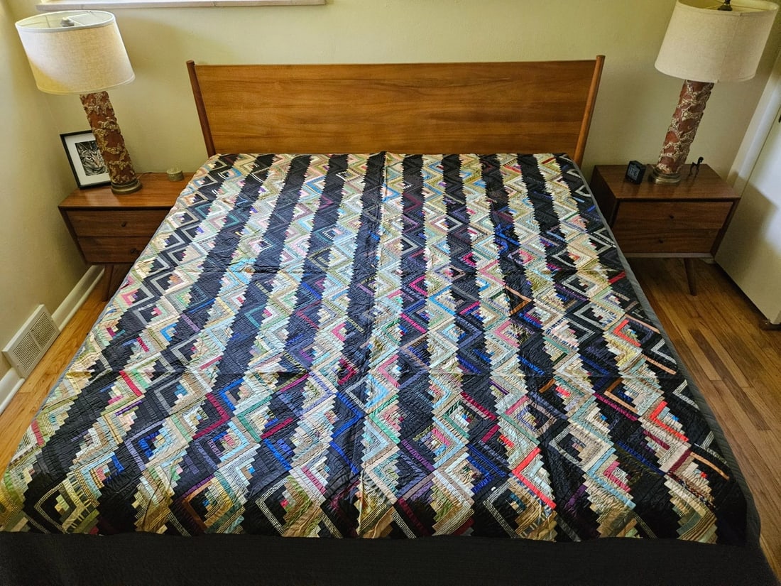 Graphic Straight Furrows Log Cabin Quilt - 11