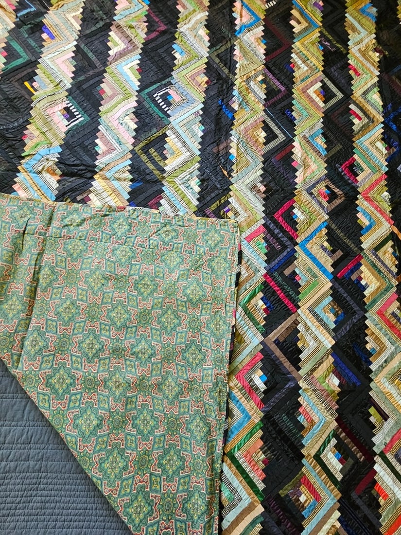 Graphic Straight Furrows Log Cabin Quilt - 12