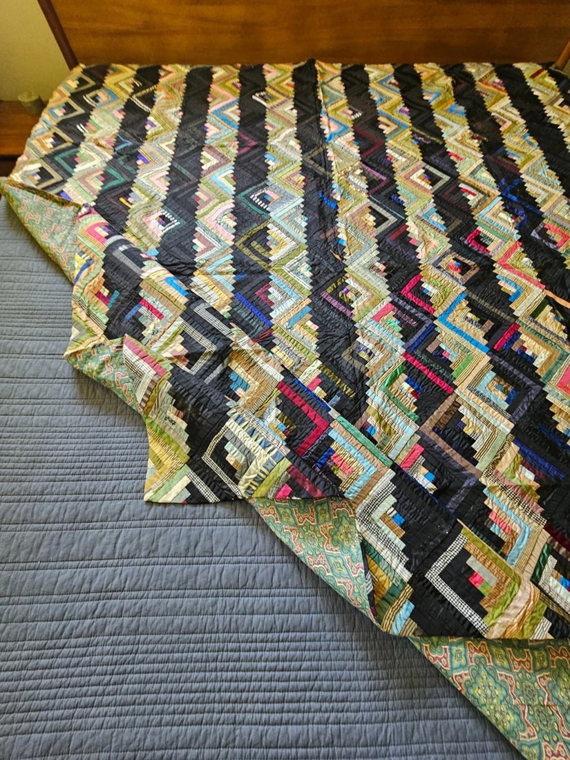 Graphic Straight Furrows Log Cabin Quilt - 13