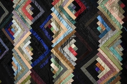 Graphic Straight Furrows Log Cabin Quilt - 5