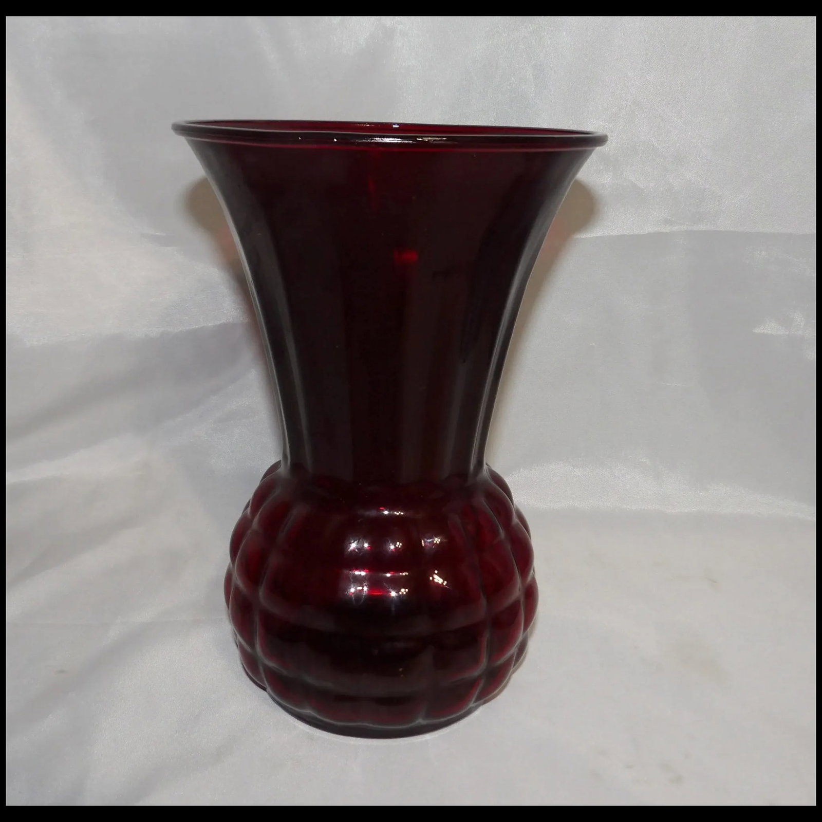 Anchor Hocking Hand-blown Ruby Red Fluted Scalloped 9" Pineapple Vase - 4