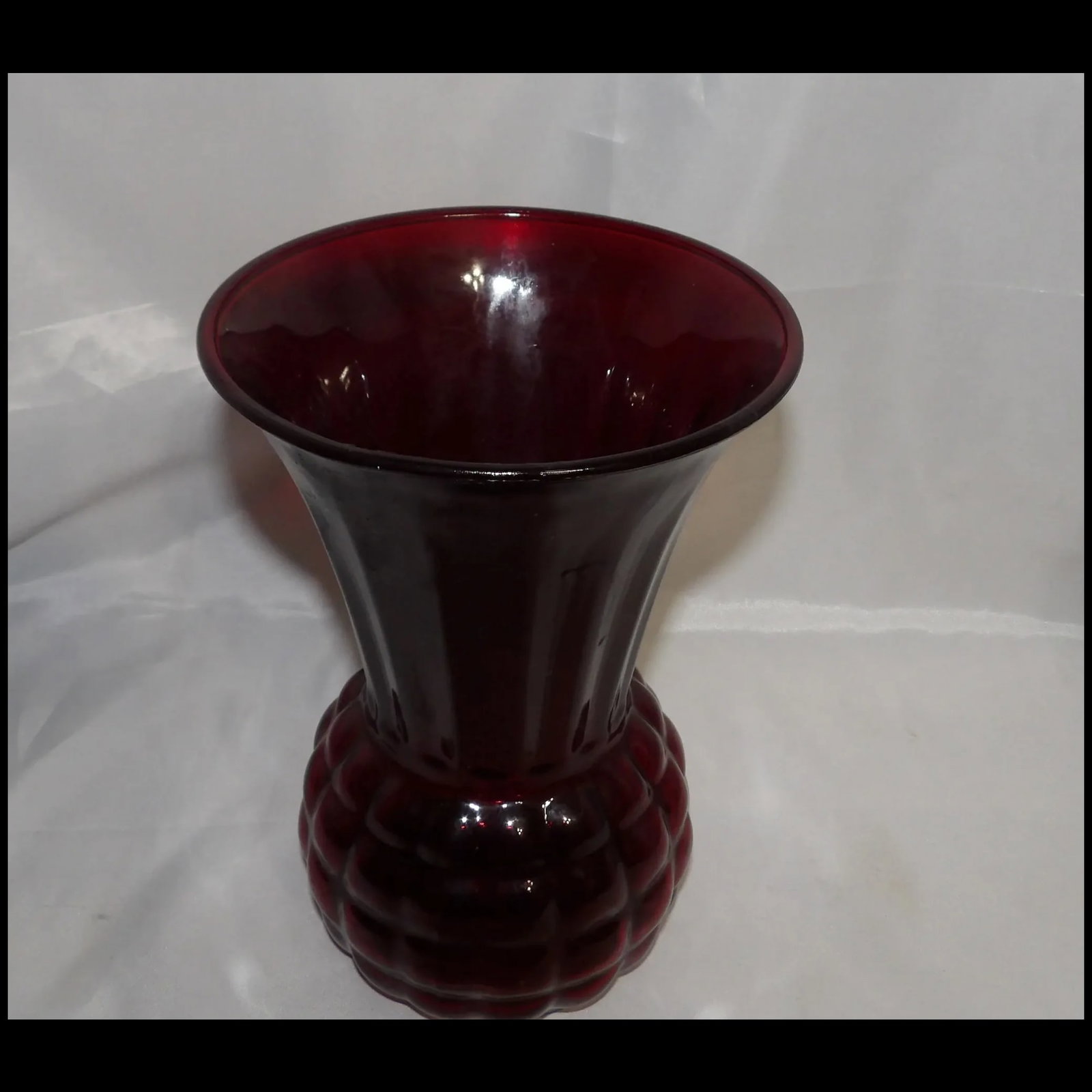 Anchor Hocking Hand-blown Ruby Red Fluted Scalloped 9" Pineapple Vase - 5