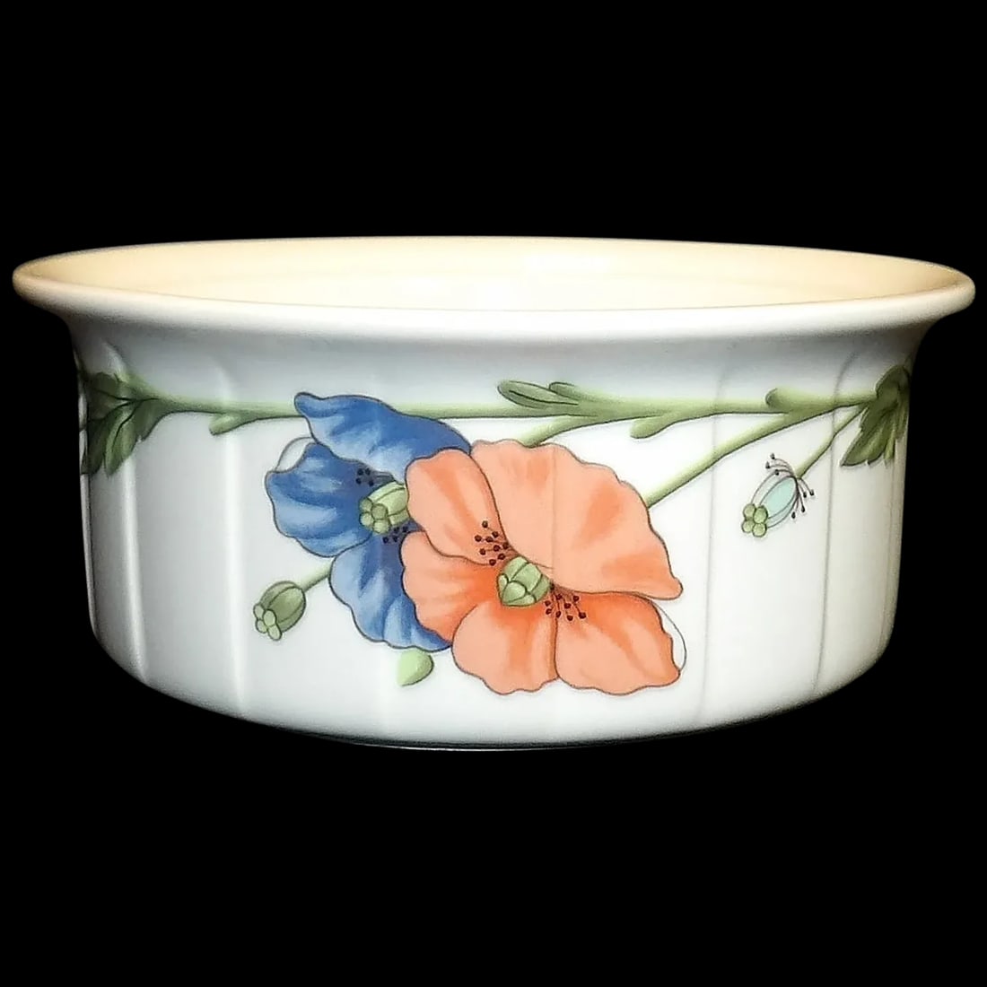 7 1/2" Souffle Amapola Pattern by Villeroy & Boch: This 7 1/2" Souffle Amapola Pattern by Villeroy & Boch is in MINT condition. It looks as if it was never used (see photos). Villeroy and Boch is one of the oldest companies (if not the oldest-1748) st
