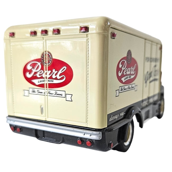 First Gear Diecast Pearl Beer 1952 GMC Insulated Van - 4