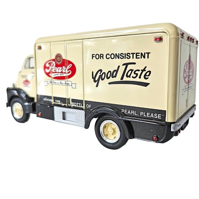 First Gear Diecast Pearl Beer 1952 GMC Insulated Van - 6