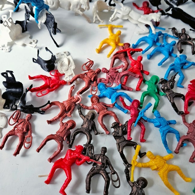 Vintage 1960s Lot of Payton Plastic Cowboys and Indians with Horses - 7
