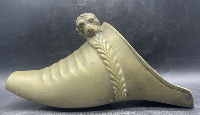 ANTIQUE SPANISH COLONIAL STIRRUP Lion Face Buckle: Date/Period: unknown Dimension: approx 5" tall x 10 x 4 Material: metal Additional Information: ANTIQUE SPANISH COLONIAL STIRRUP Lion Face Buckle Shipping: Domestic: Flat-rate of $15.00 to anywhere