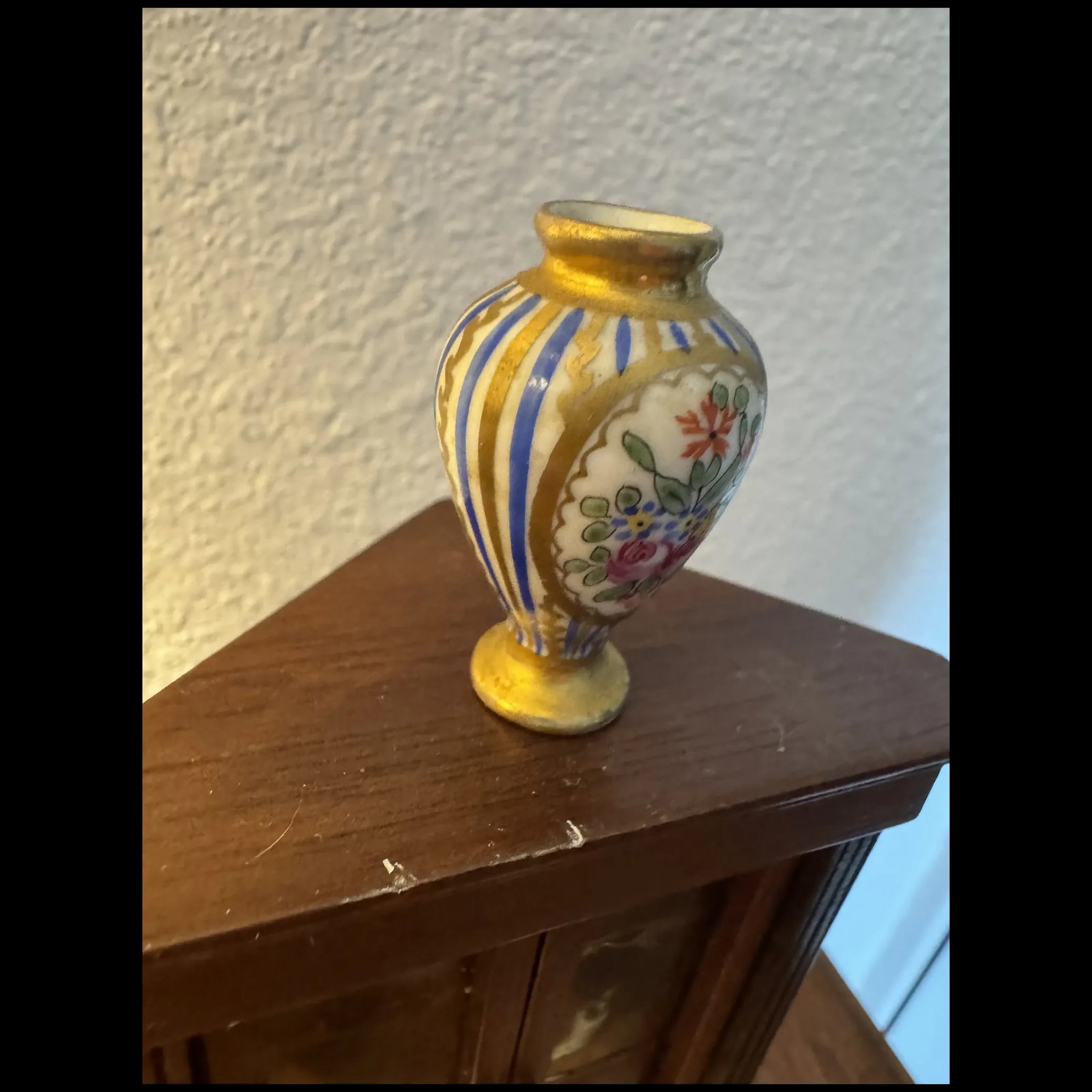 Limoges Miniature doll house Vase and pitcher signed hand painted FRENCH - 5