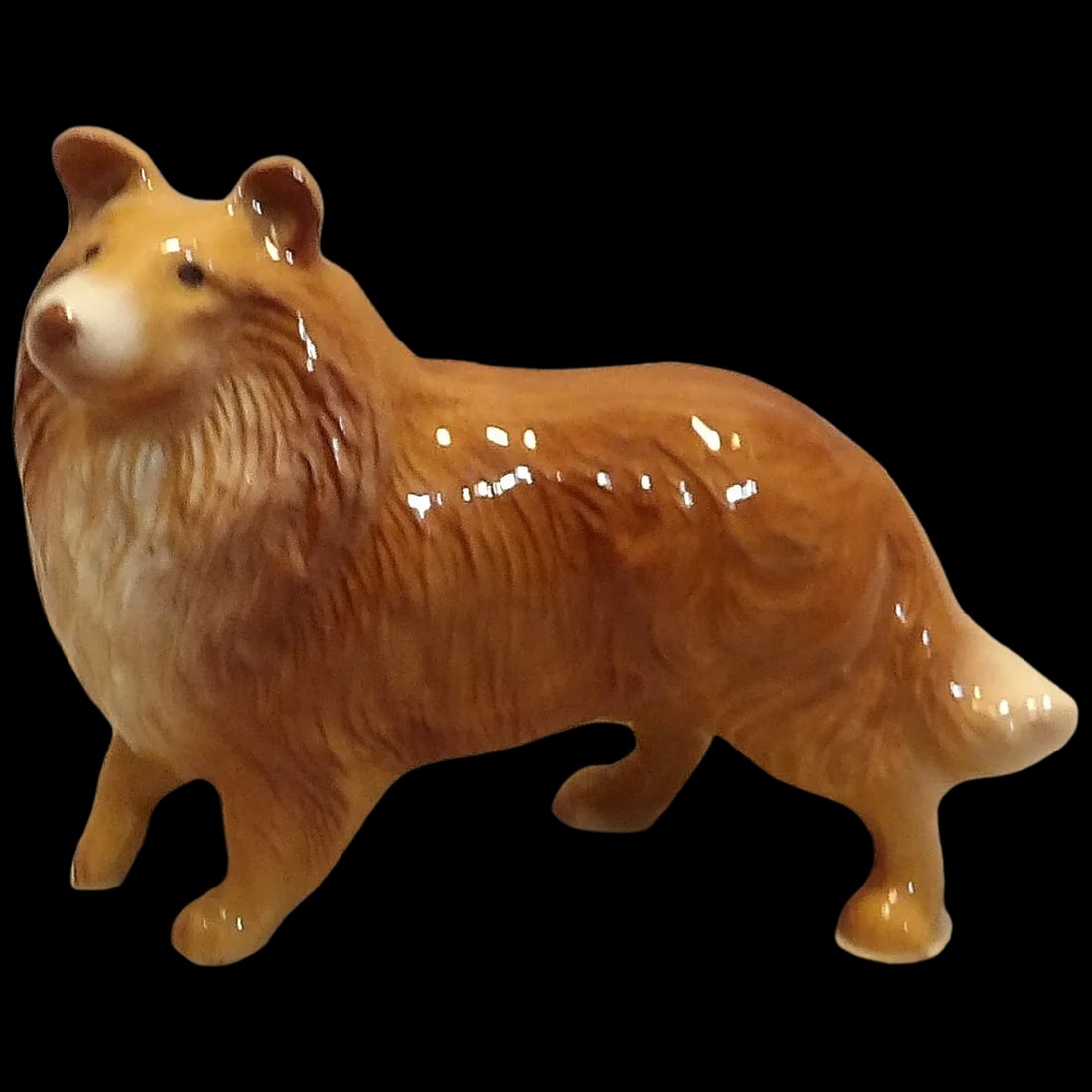 Vintage Collie by Hagen Renaker Dog Figurine: This Vintage Collie by Hagen Renaker Dog Figurine is in excellent condition. It comes on the original tag from the 1980's. Made by San Dimas Hagen Renaker studio in California. It measures 2 1/4"