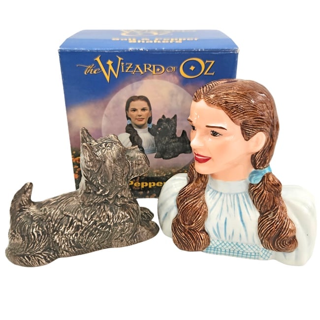 1997 Wizard of Oz Dorothy Toto Salt & Pepper Shaker: Title: 1997 Wizard of Oz Dorothy Toto Salt & Pepper Shaker Description: 1997 Wizard of Oz Dorothy Toto Salt & Pepper Shaker Excellent condition Comes with original box and packaging No chips or cracks
