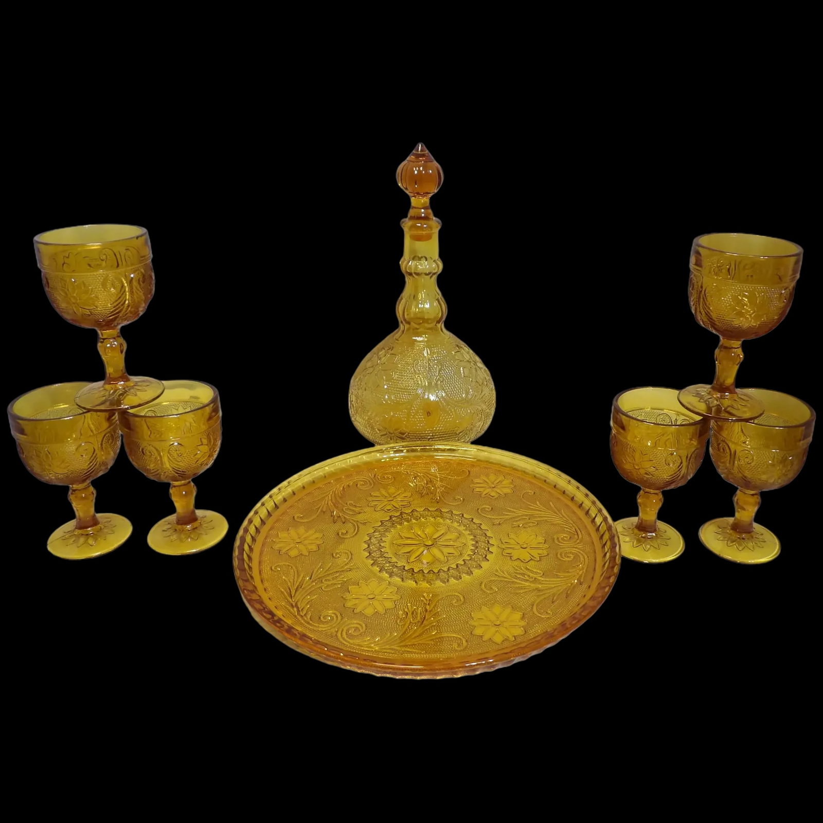 Tiara Sandwich Amber Decanter with Tray and Glasses (1 of 10)