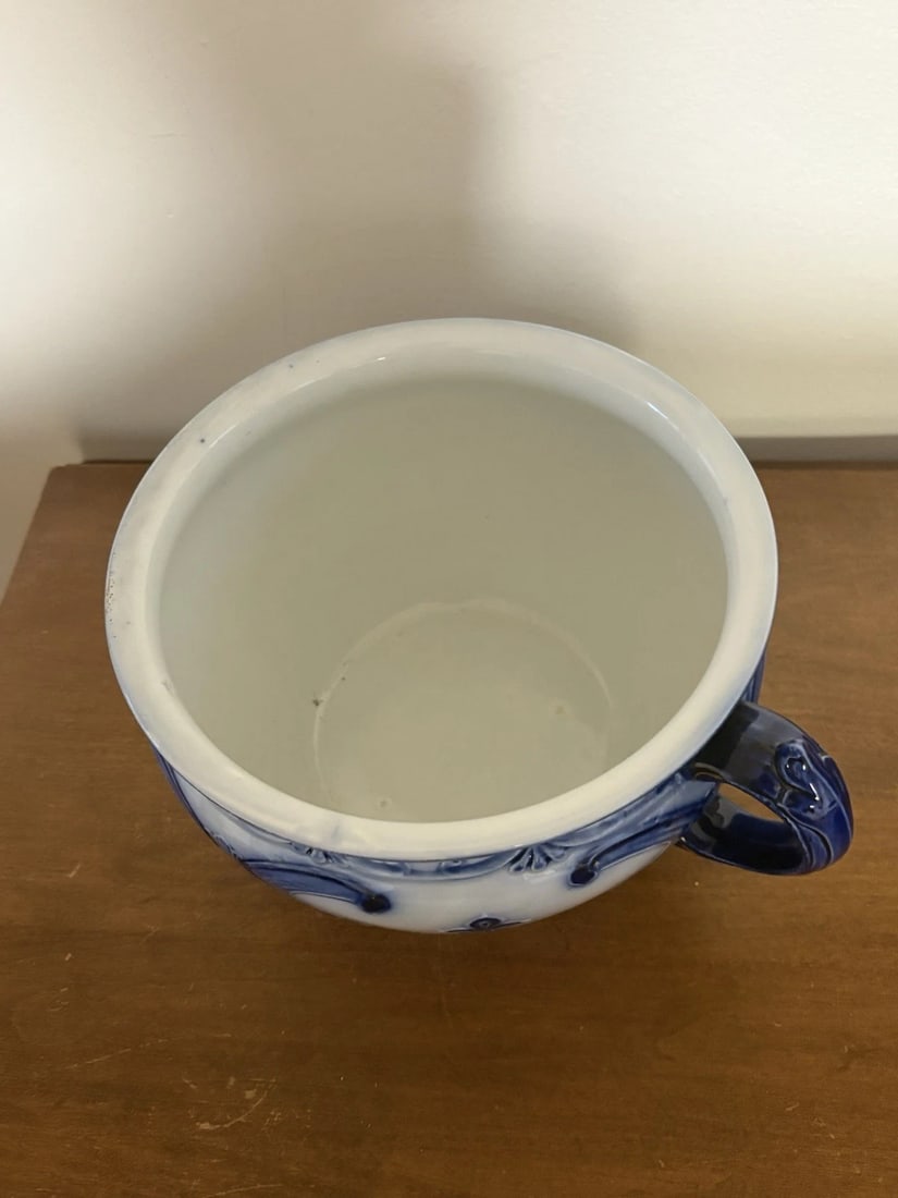 Flow Blue Chamber Pot - 3