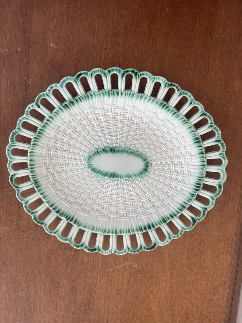 Leeds Green Feather Edge Reticulated Tray (1 of 4)