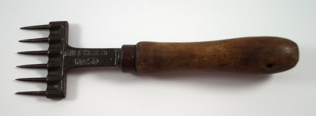 Antique Gilchrist No. 50 Cast Iron Ice Scraper Tool (1 of 3)