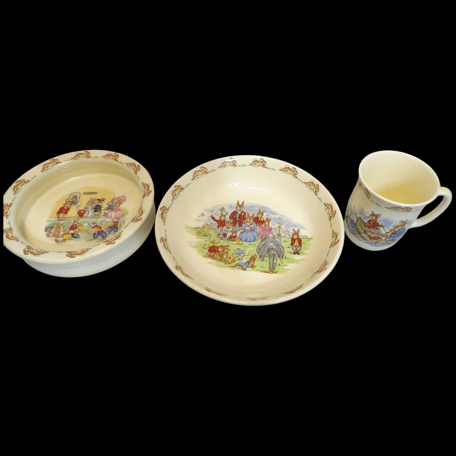 Vintage Royal Daulton Bunnykins Set (1 of 8)