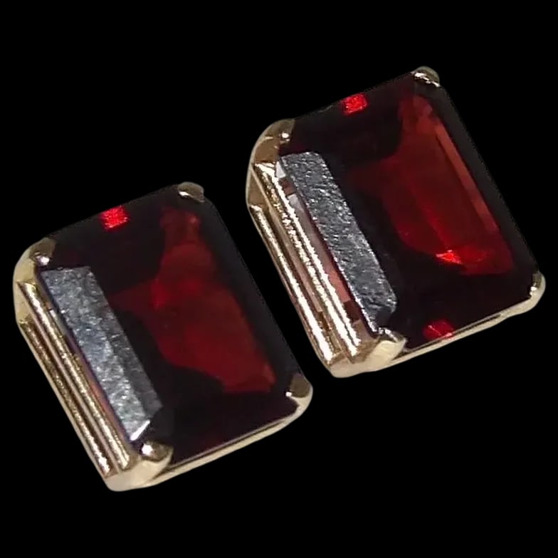Pair of Garnet Stone Earrings in 14Kt Gold setting: This Pair of Garnet Stone Earrings in 14Kt Gold setting has been identified and verified by a Certified Jeweler. Stud holders are not gold. They are a Deep, crimson-red color and light gleams from the