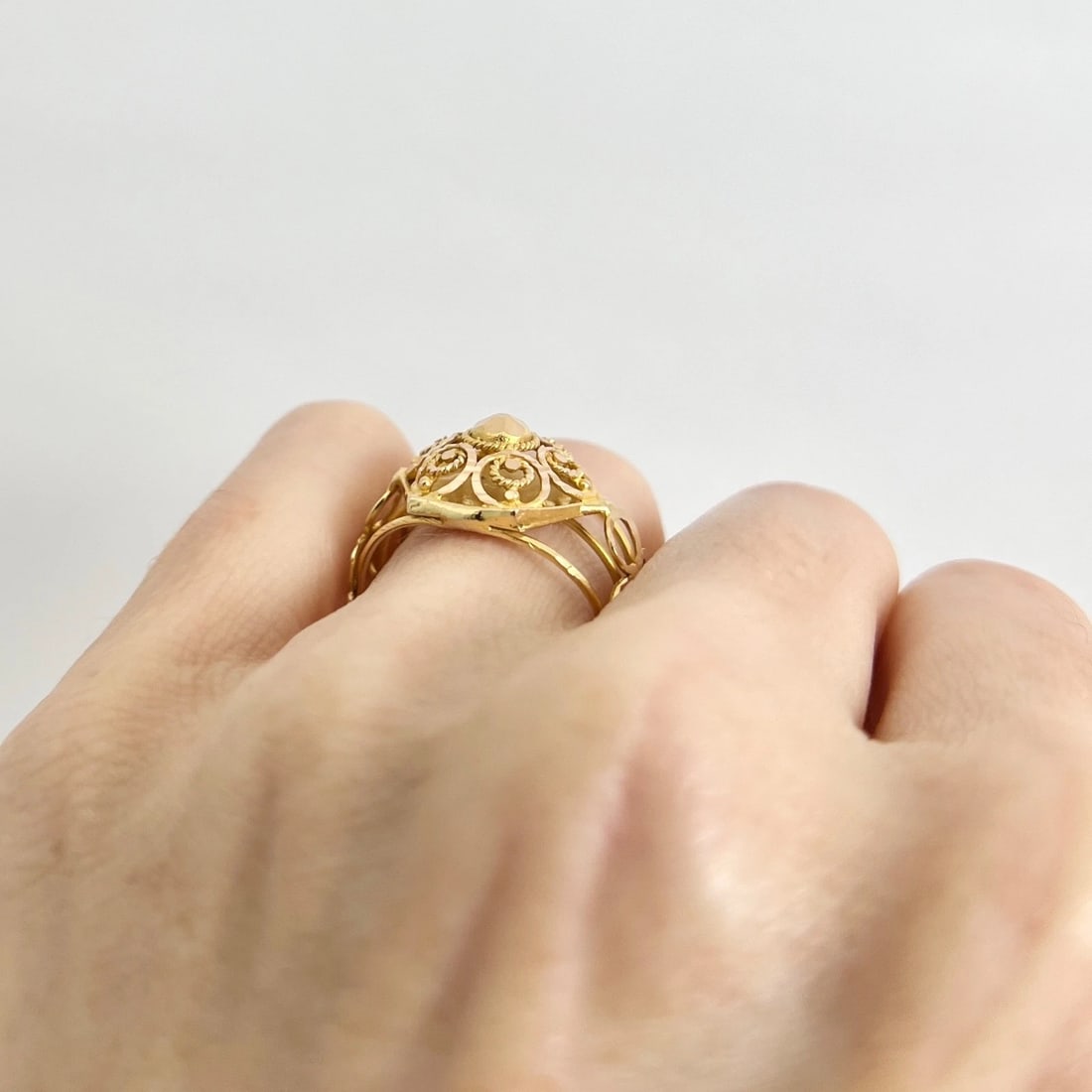 Vintage Filigree Swirl Geometric Statement Ring 18K Yellow Gold, 3.30 Grams - 4