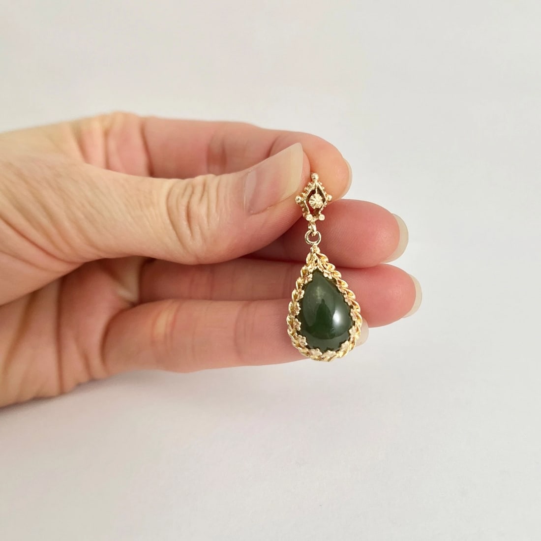 Vintage Teardrop Green Jade Gemstone Charm Pendant 14K Yellow Gold, 2.67 Grams - 3