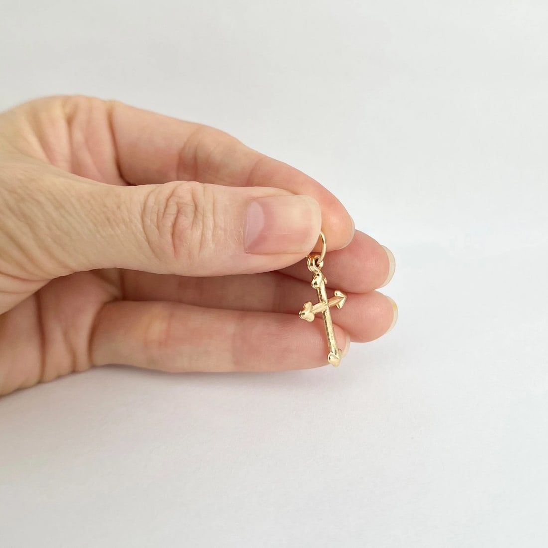 Vintage Cross Religious Pendant Charm 18K Yellow Gold, 1.19 Grams - 4