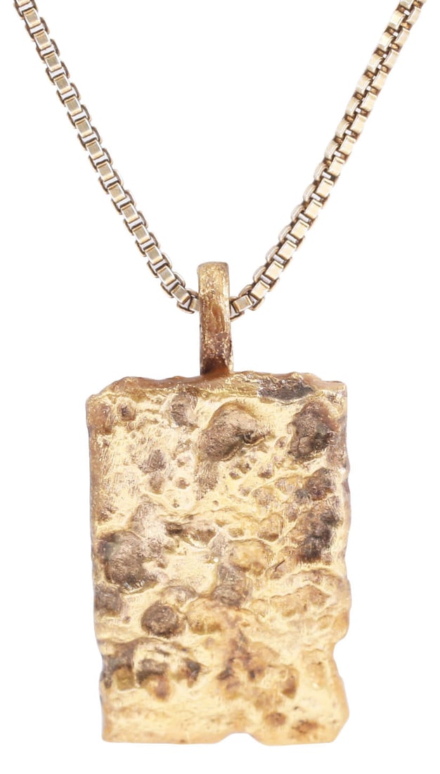 RARE VIKING WOMAN WARRIOR’S BRACELET PENDANT NECKLACE: 10th-11th century AD. Vikings were highly skilled metallurgists, and as a result, breaking metal had supernatural significance for them. Breaking ringjarn (iron rings) as shown on the Larbro Stone, wa