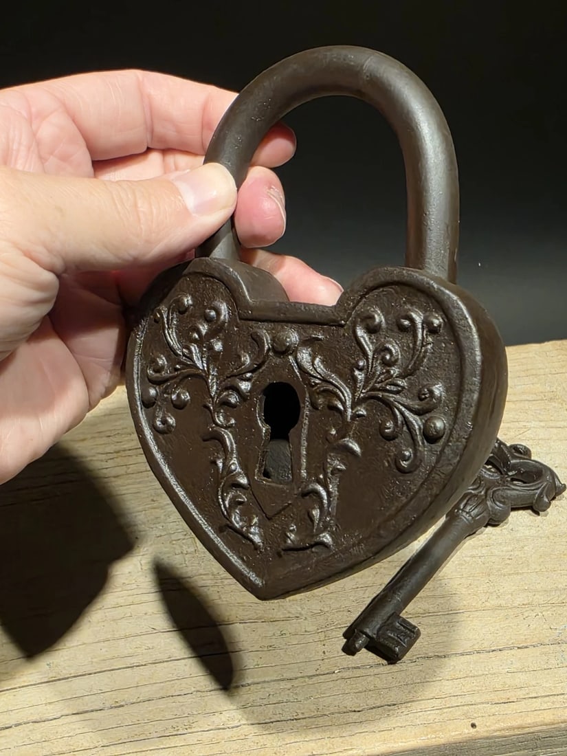 Cast Iron Heart Bridge Padlock Lock & Key - 5