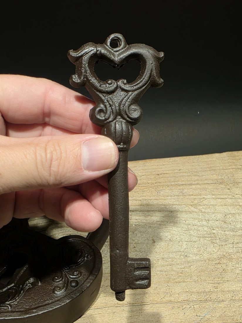 Cast Iron Heart Bridge Padlock Lock & Key - 8