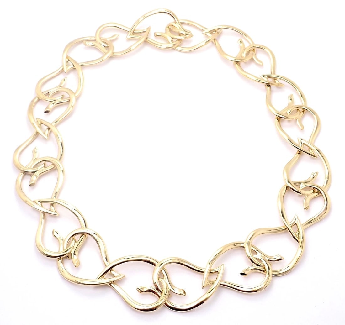 Authentic! VIntage Tiffany & Co 18k Yellow Gold Open Heart Leaf Link Necklace: Authentic! VIntage Tiffany & Co 18k Yellow Gold Open Heart Leaf Link Necklace About This Piece: Metal: 18k yellow gold Length: 17" Weight 118.1 grams Width: 1" Hallmarks: Tiffany & Co 18k T3275m