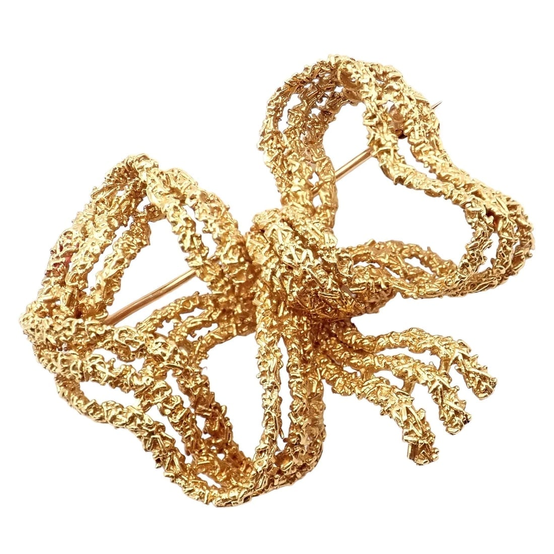 Authentic! Vintage Tiffany & Co 18k Yellow Gold Large Ribbon Bow Pin Brooch: Authentic! Vintage Tiffany & Co 18k Yellow Gold Large Ribbon Bow Pin Brooch About This Piece: Metal: 18k yellow gold Brooch Size: 49mm x 49.5mm Weight 29.8 grams Stones: NONE Hallmarks: Tiffany & Co