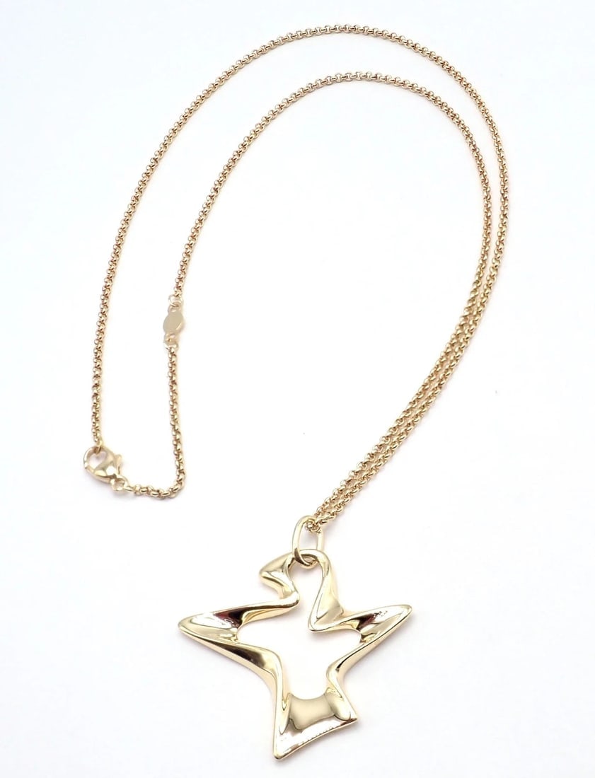 Authentic! Georg Jensen Bird 18K Yellow Gold Pendant Necklace 2000: Authentic! Georg Jensen Bird 18K Yellow Gold Pendant Necklace 2000 About This Piece: Metal: 18k Yellow Gold Pendant Size: 35mm x 31mm Chain: Length: 18" Width: 2mm Weight: 10.7 grams Hallmarks: Geor