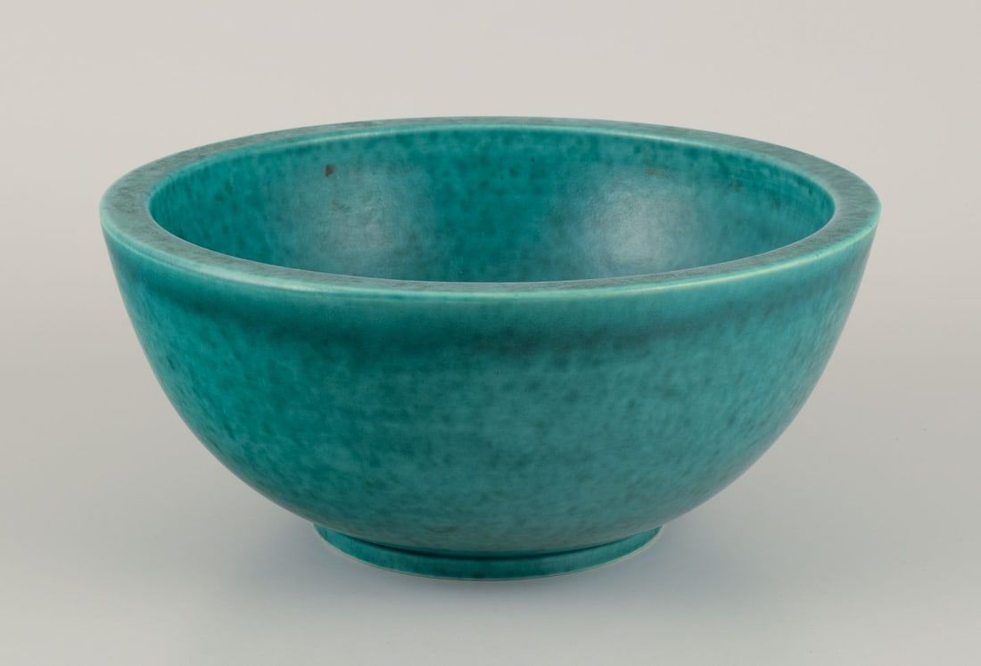 Wilhelm Kåge for Gustavsberg. Very large ceramic bowl from the "Argenta" series. Mid-20th C. - 2
