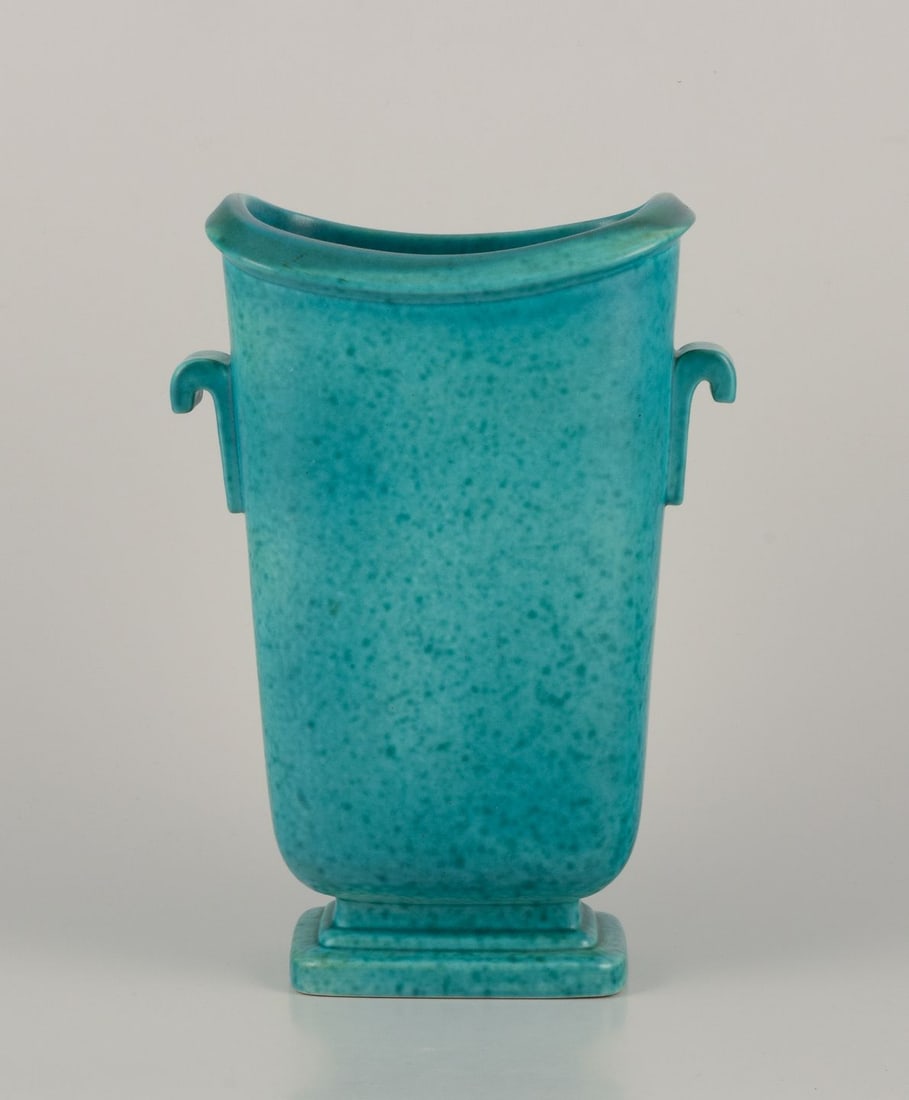 Wilhelm Kåge for Gustavsberg. Large "Argenta" vase with two handles. Glaze in green hues. - 3
