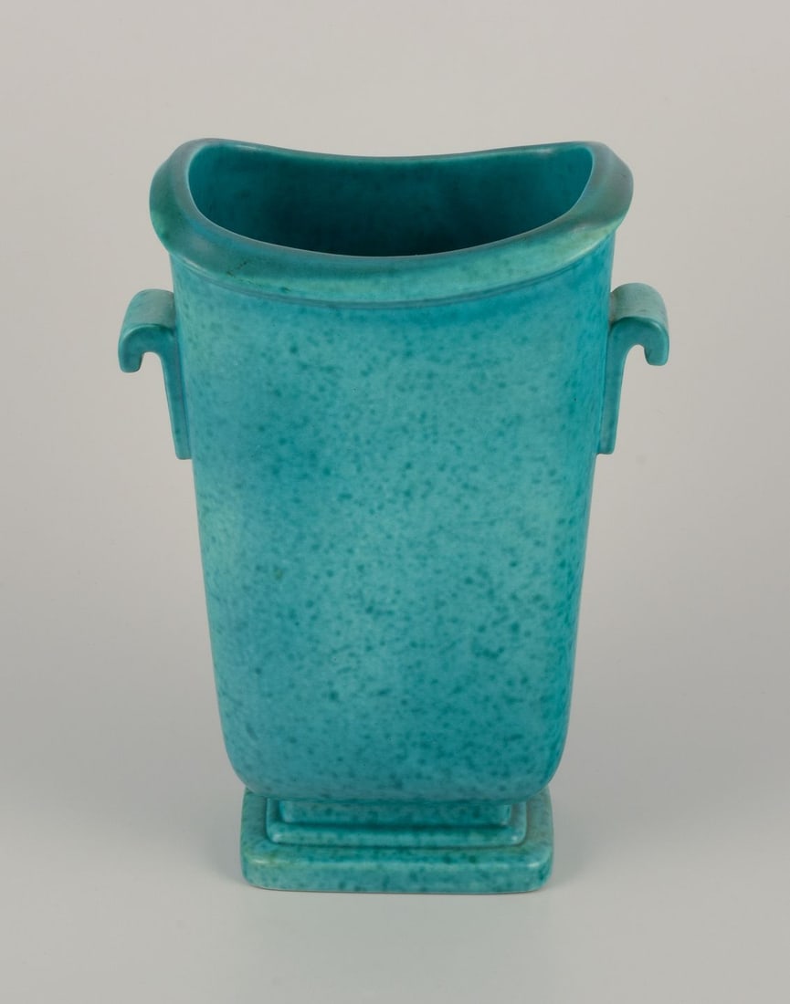 Wilhelm Kåge for Gustavsberg. Large "Argenta" vase with two handles. Glaze in green hues. - 4