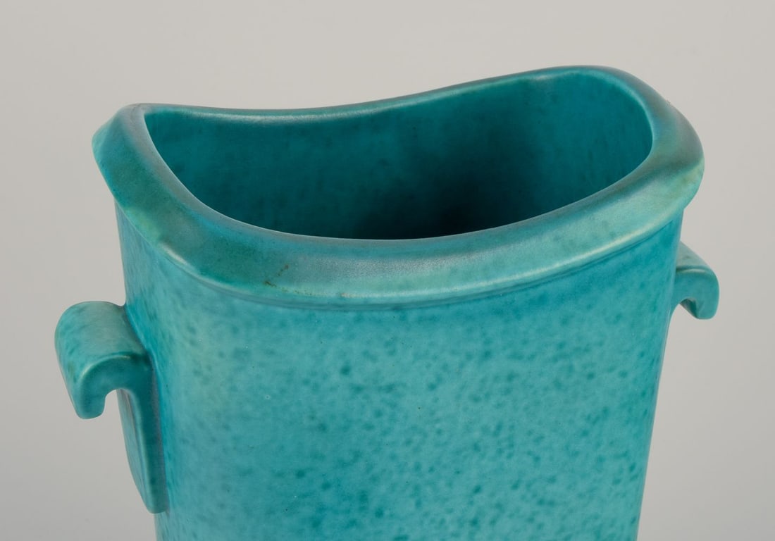 Wilhelm Kåge for Gustavsberg. Large "Argenta" vase with two handles. Glaze in green hues. - 5