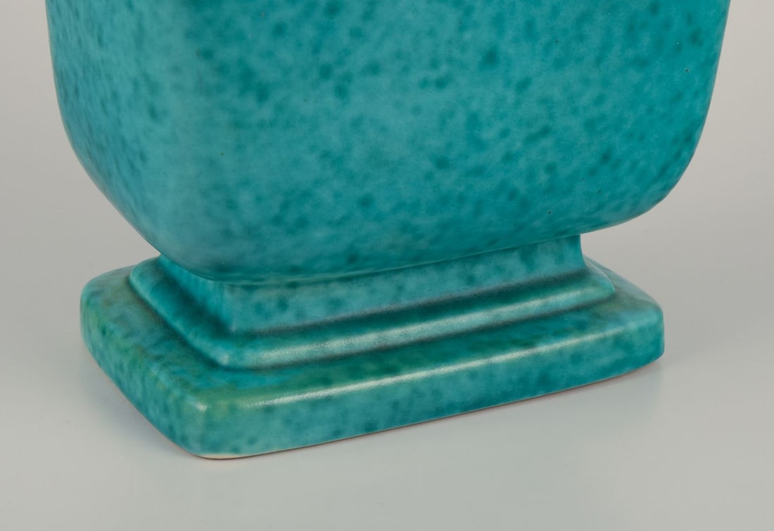 Wilhelm Kåge for Gustavsberg. Large "Argenta" vase with two handles. Glaze in green hues. - 7